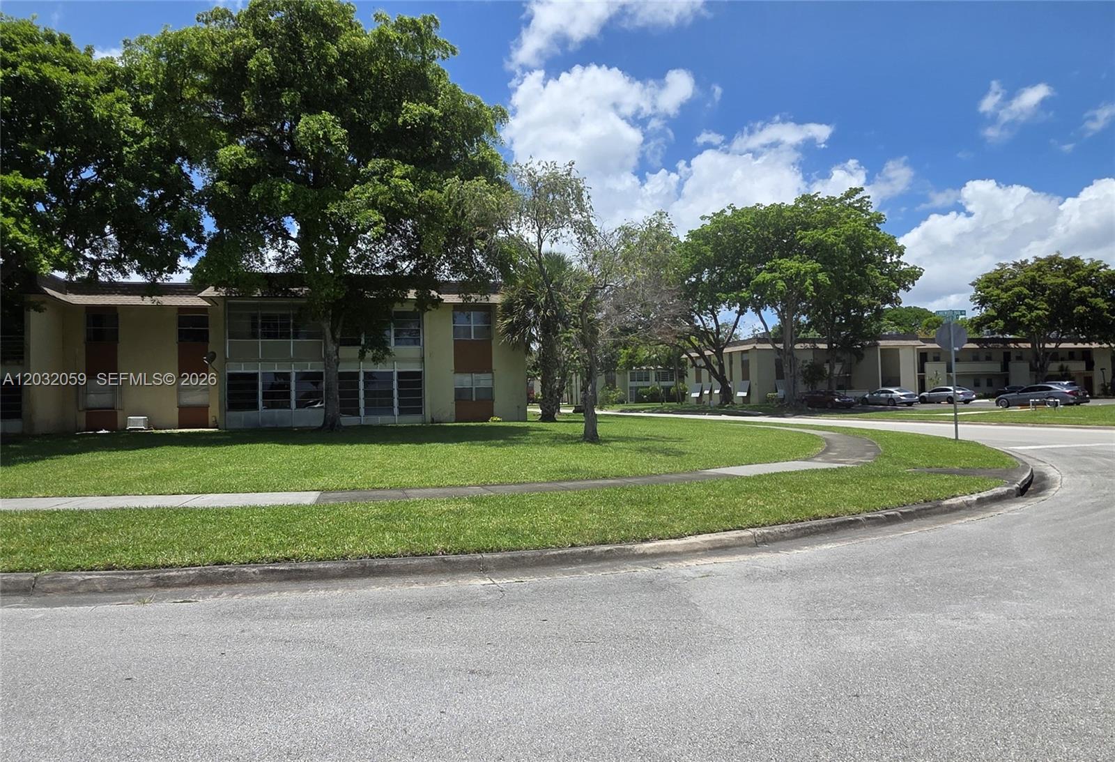 LAKEWOOD ON THE GREEN CON - Residential Lease