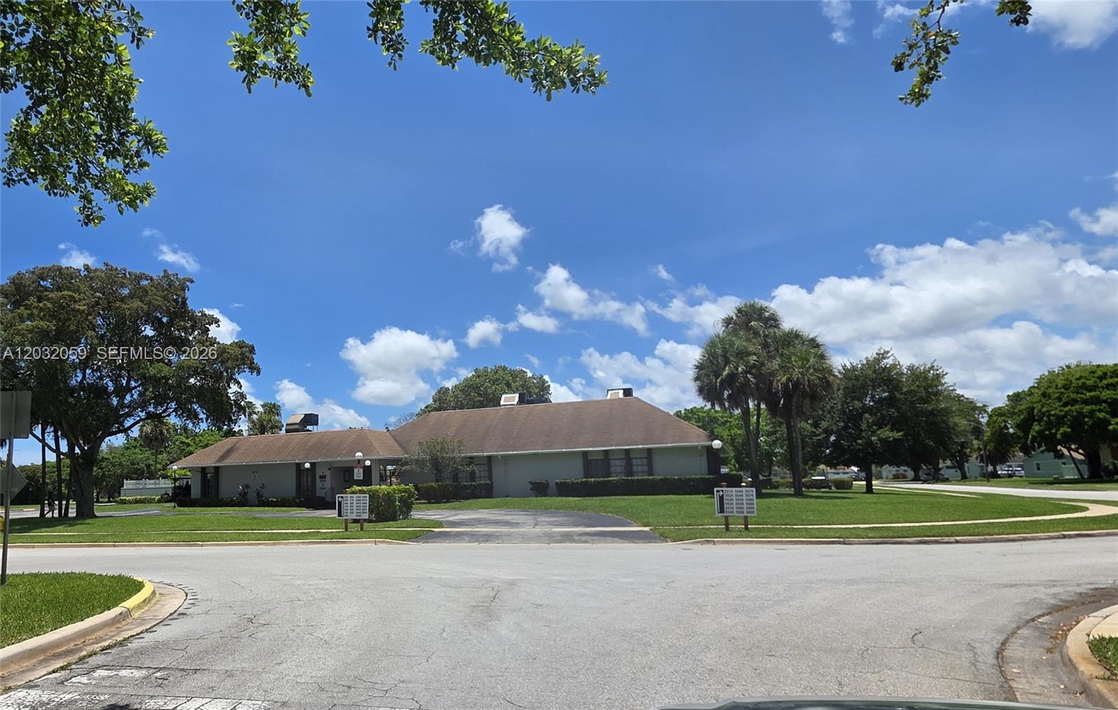LAKEWOOD ON THE GREEN CON - Residential Lease