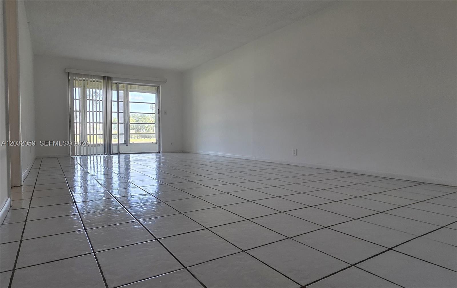 LAKEWOOD ON THE GREEN CON - Residential Lease