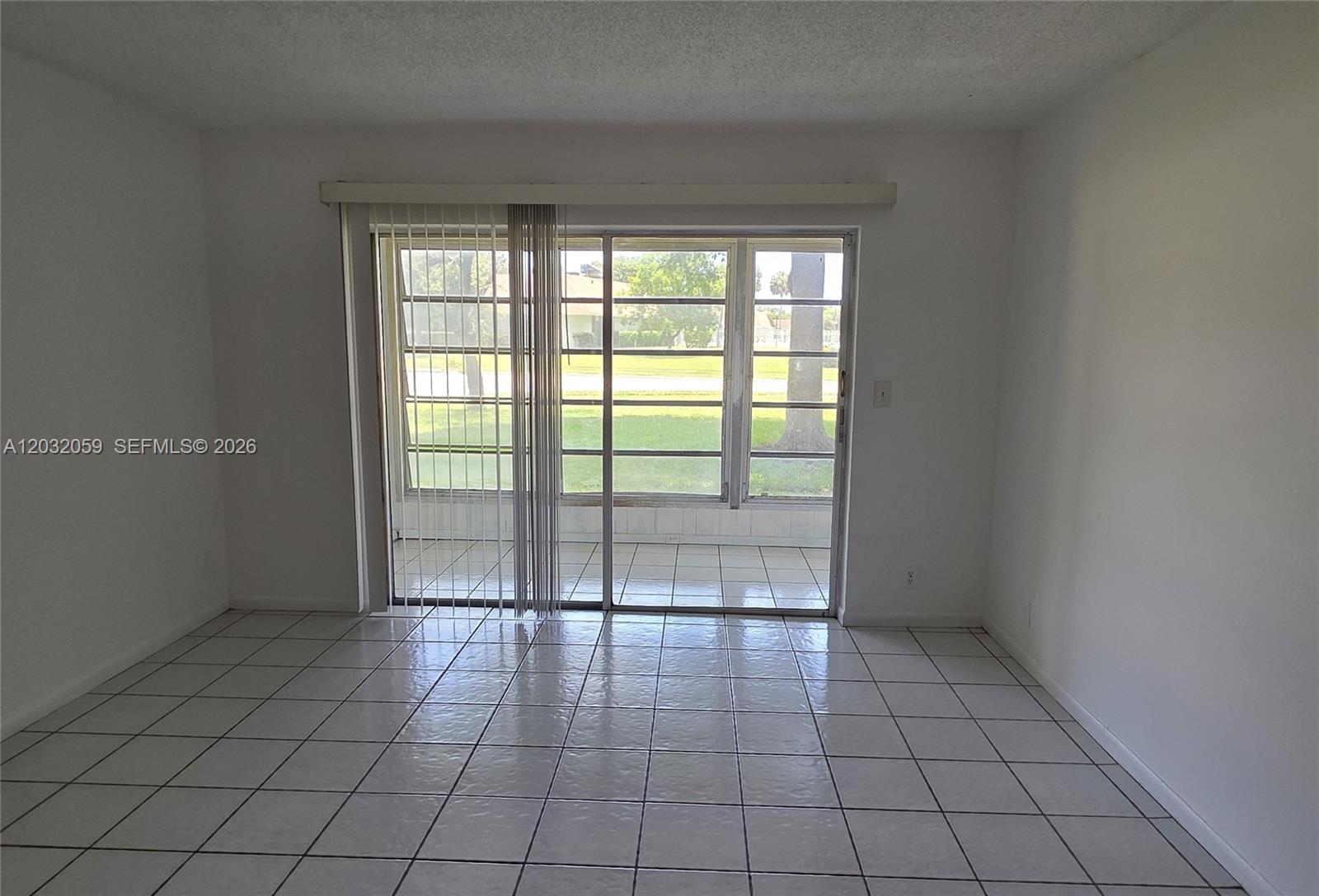 LAKEWOOD ON THE GREEN CON - Residential Lease
