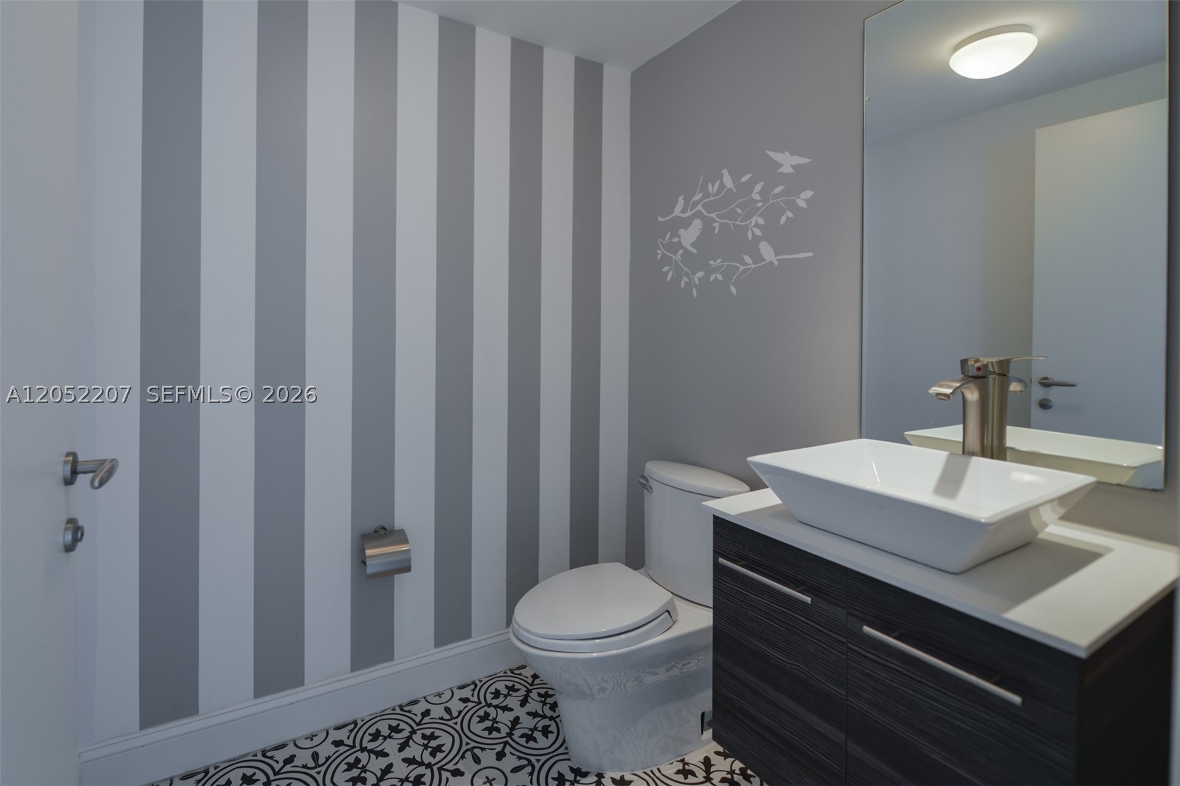 GROVENOR HOUSE CONDO - Residential Lease