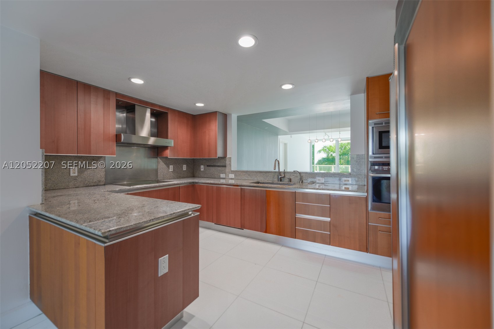 GROVENOR HOUSE CONDO - Residential Lease