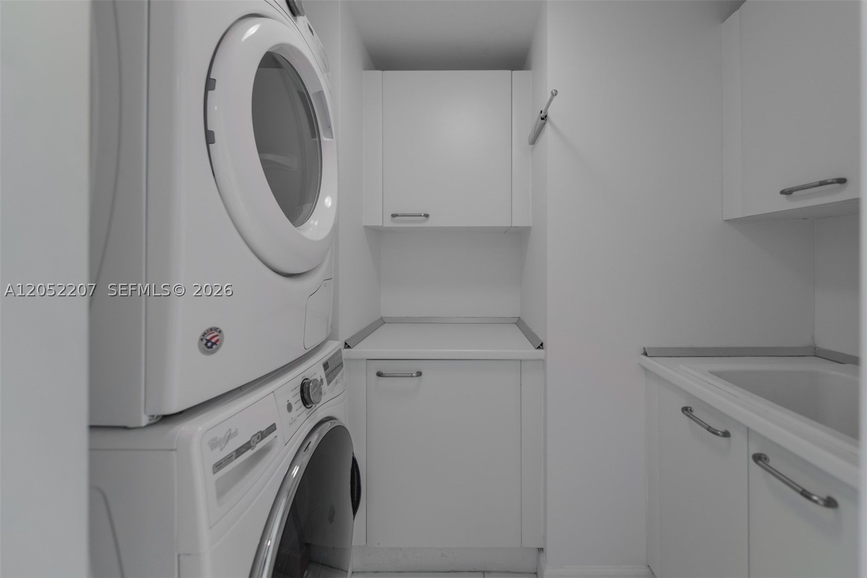GROVENOR HOUSE CONDO - Residential Lease