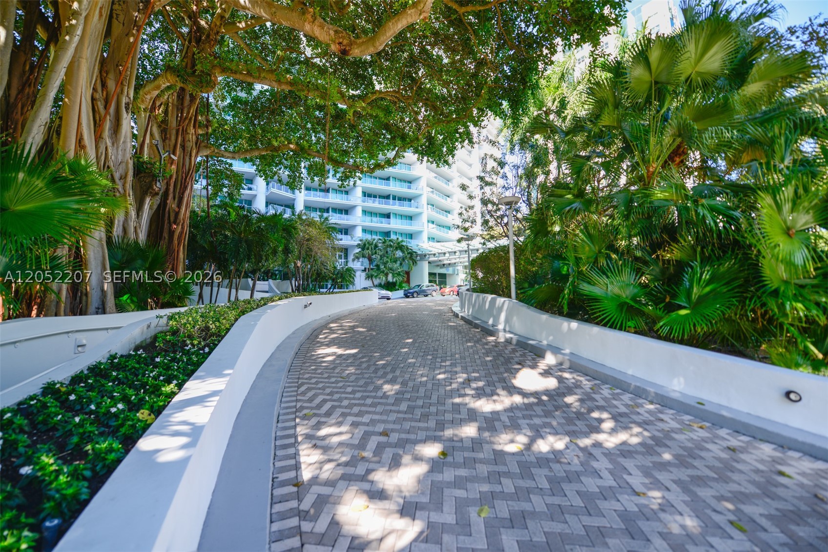GROVENOR HOUSE CONDO - Residential Lease