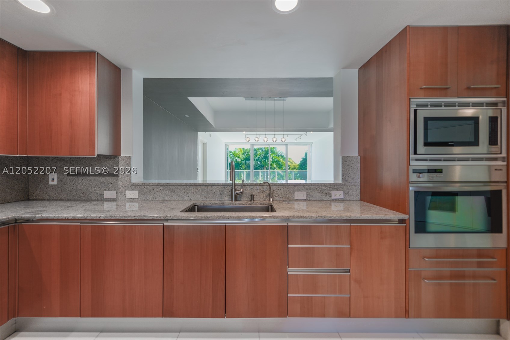 GROVENOR HOUSE CONDO - Residential Lease