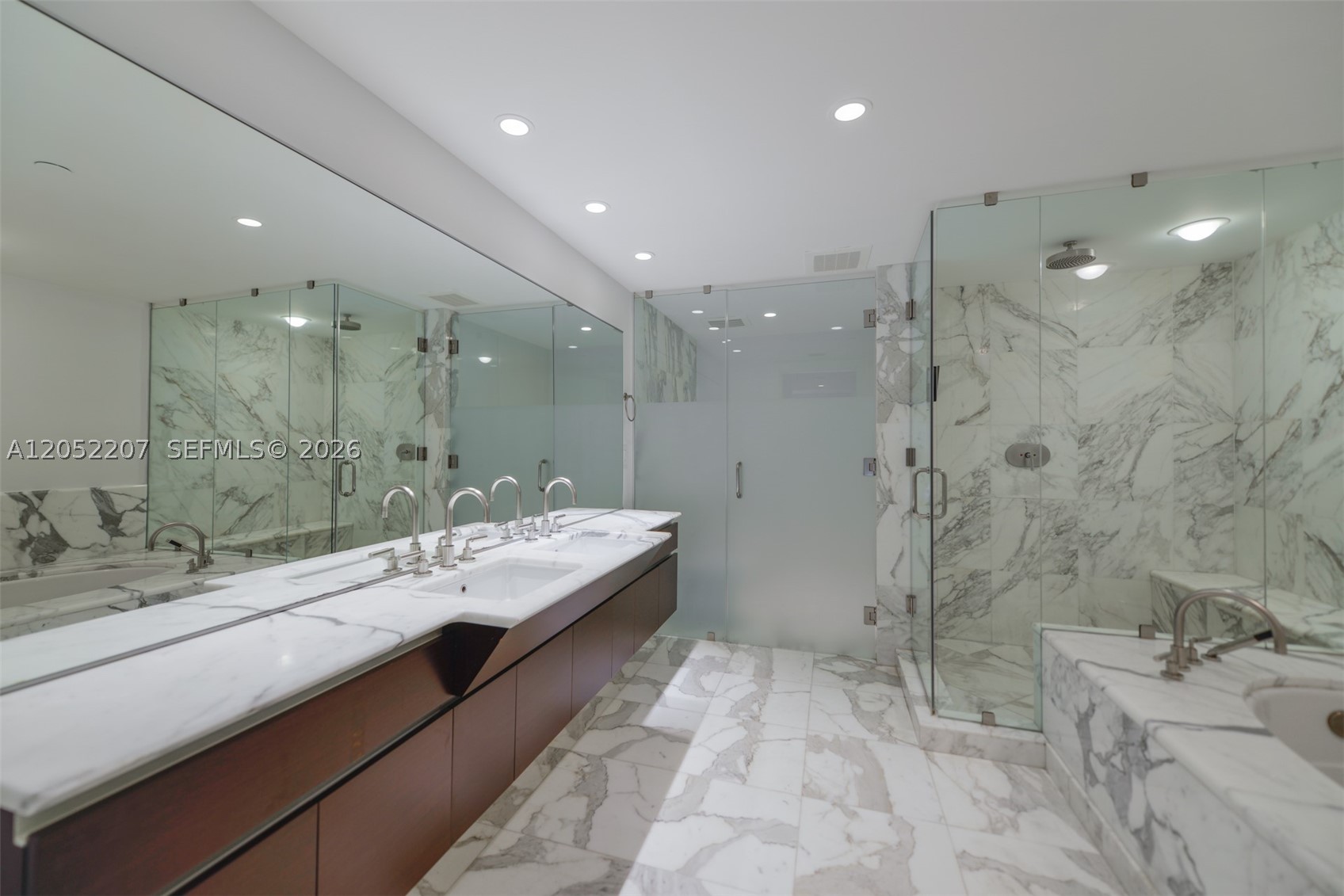 GROVENOR HOUSE CONDO - Residential Lease