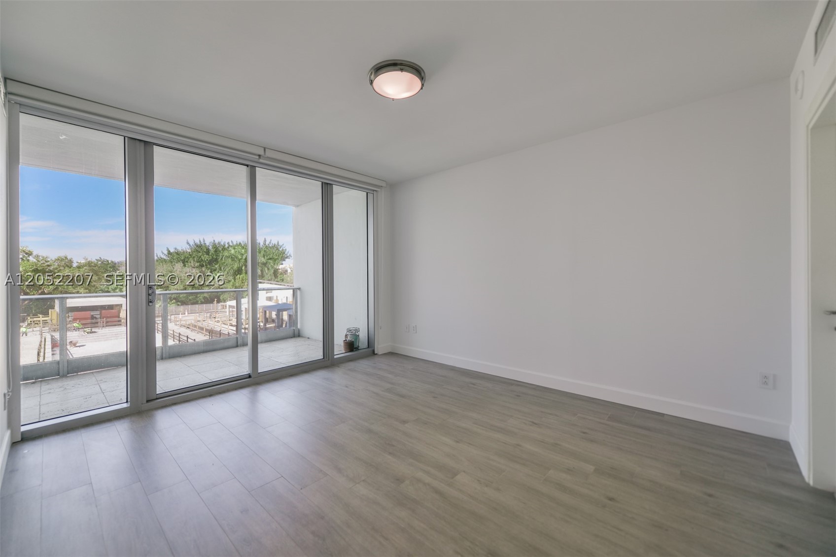 GROVENOR HOUSE CONDO - Residential Lease