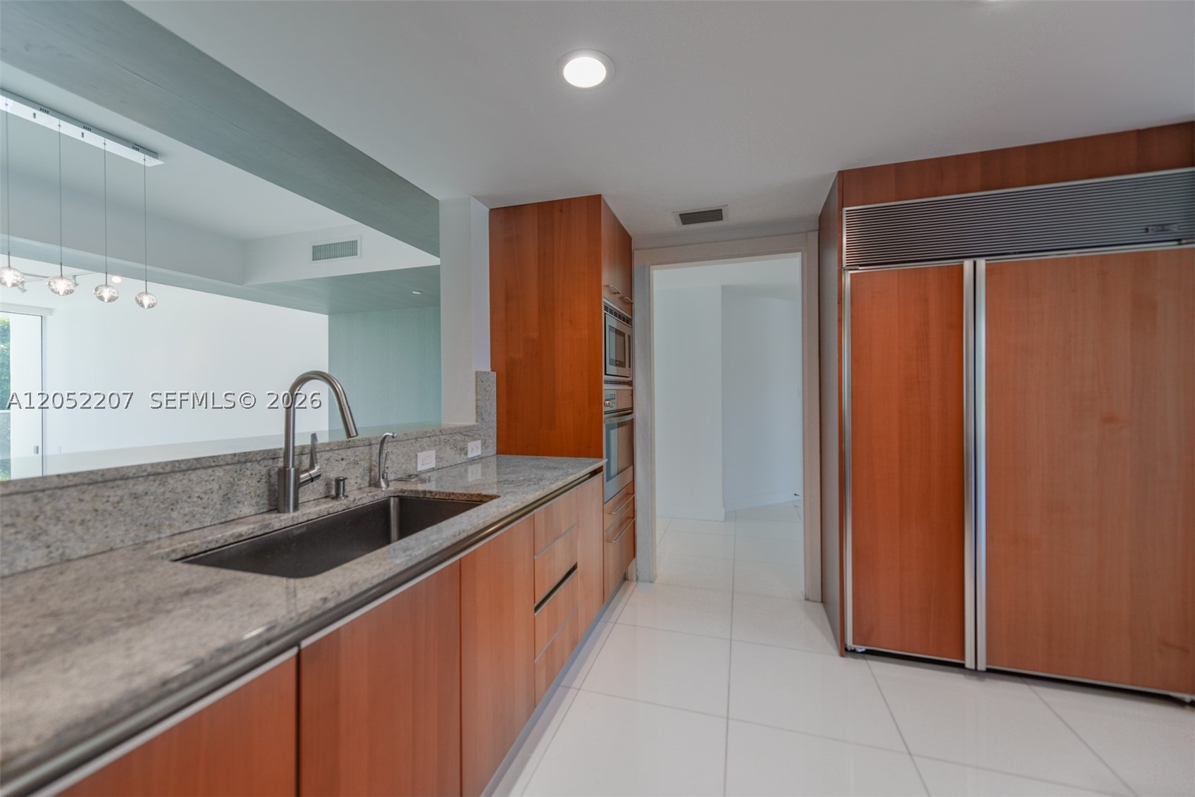 GROVENOR HOUSE CONDO - Residential Lease