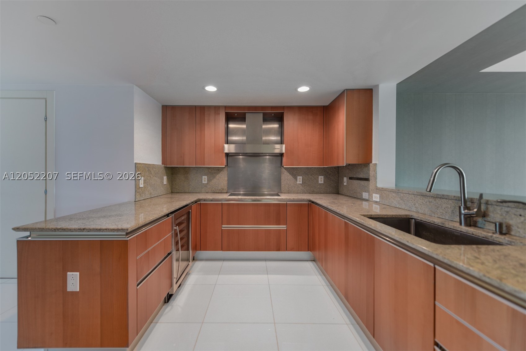 GROVENOR HOUSE CONDO - Residential Lease