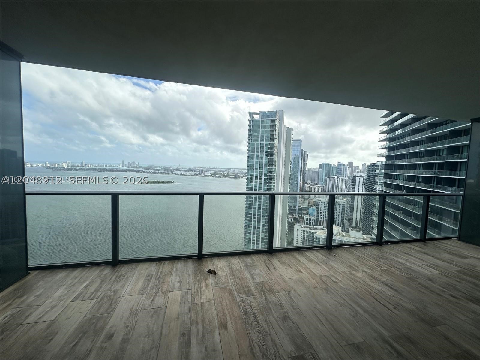 PARAISO BAY CONDO - Residential