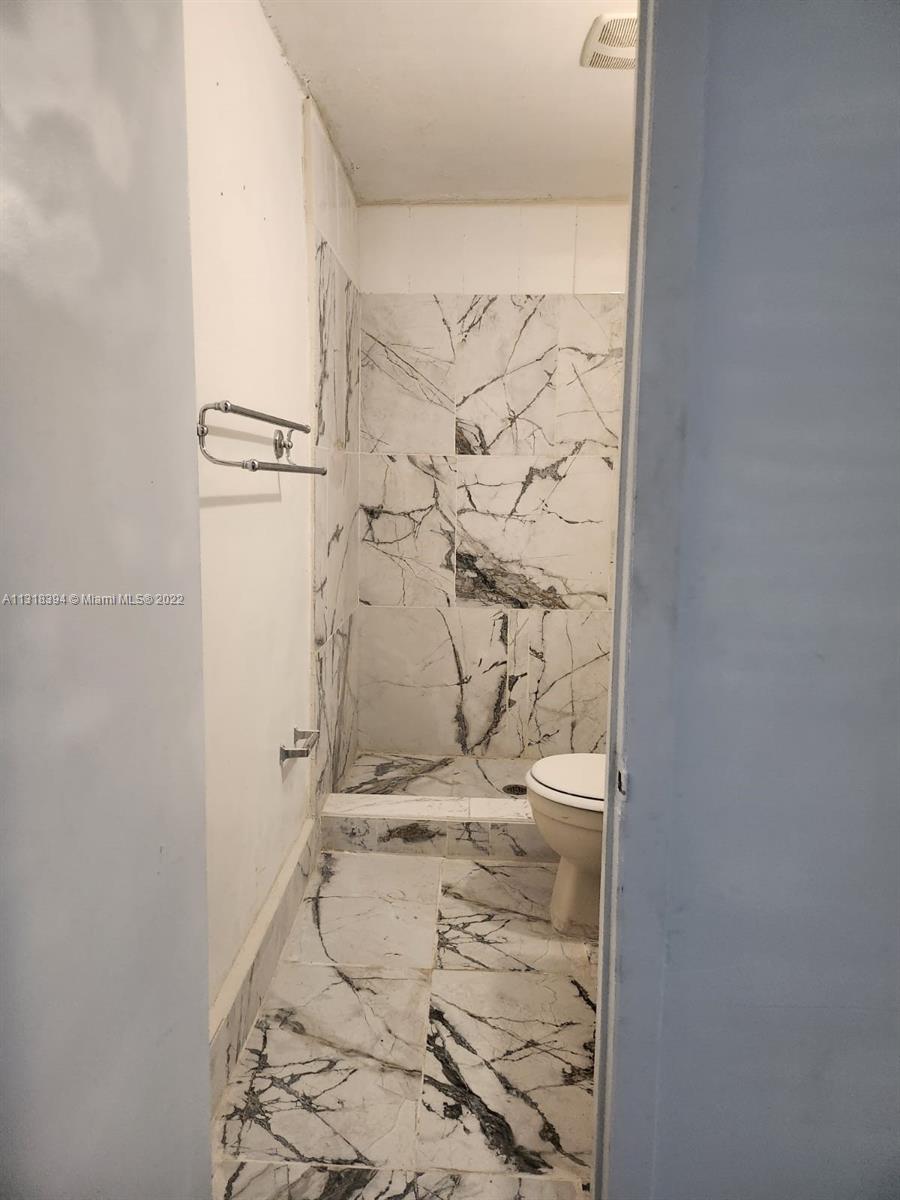 HIALEAH ESTATES - Residential Lease