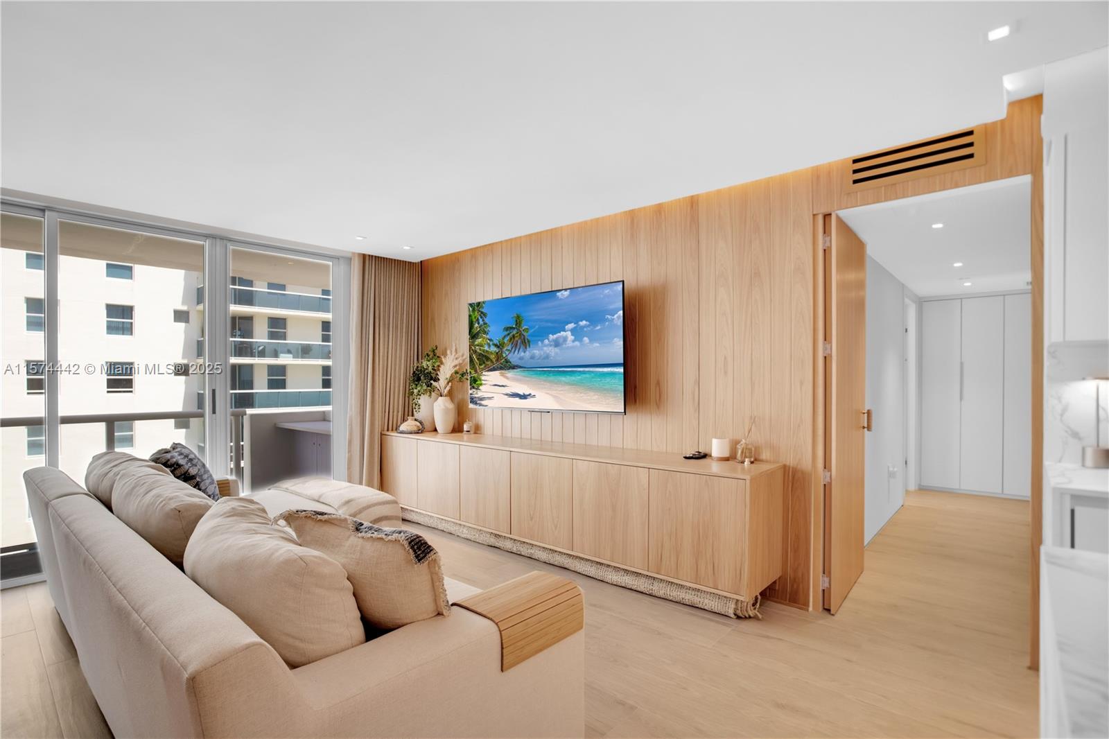 CARLISLE ON THE OCEAN CON - Residential