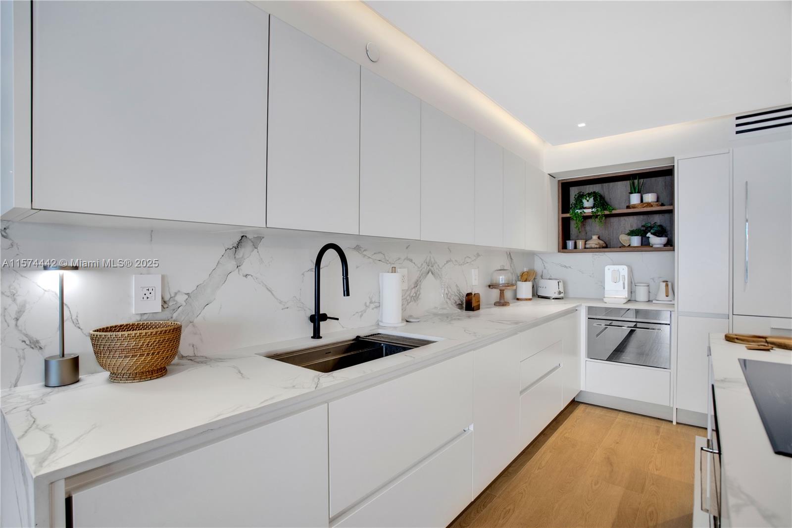CARLISLE ON THE OCEAN CON - Residential