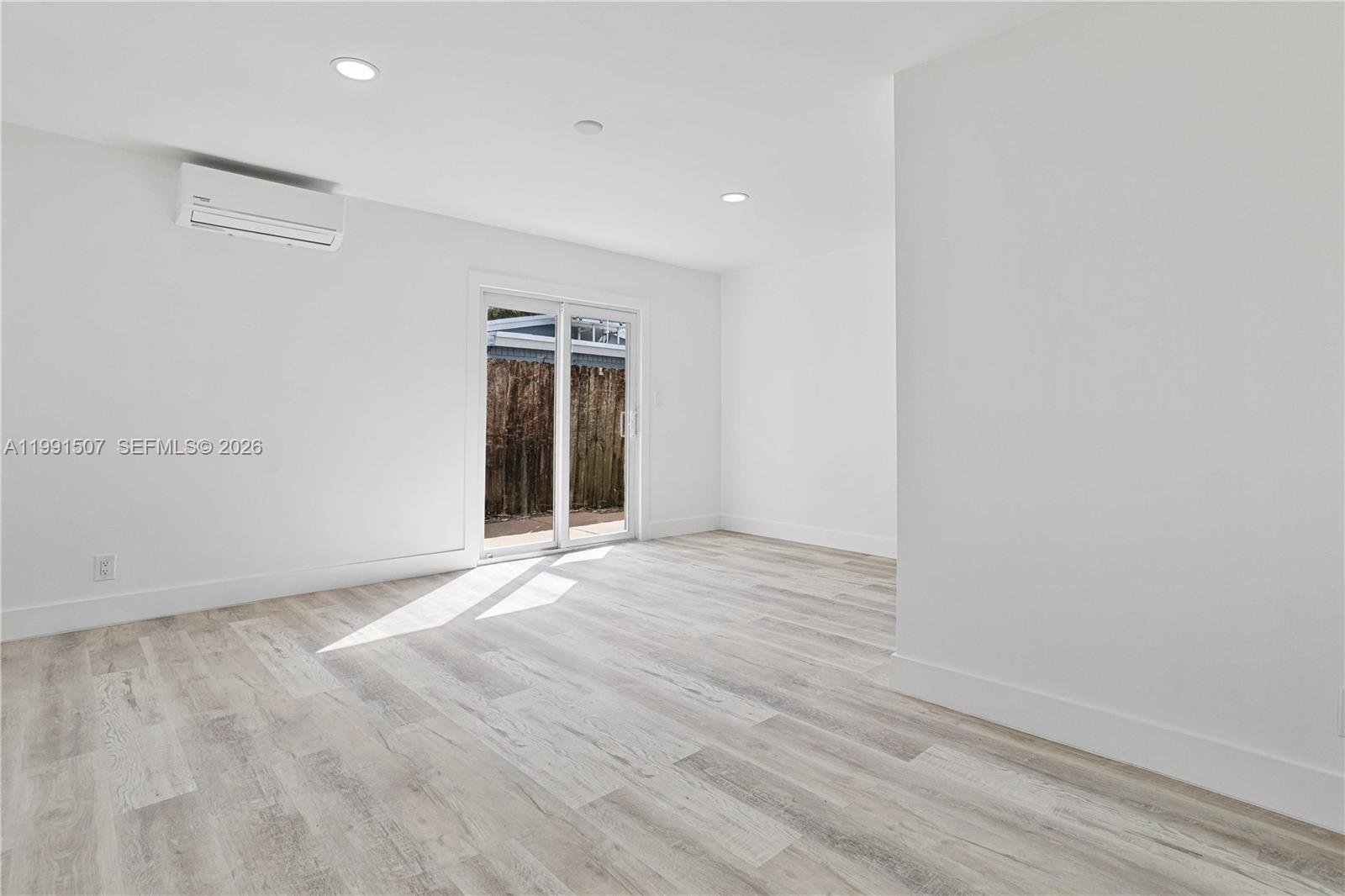 PLAYLAND ISLES - Residential