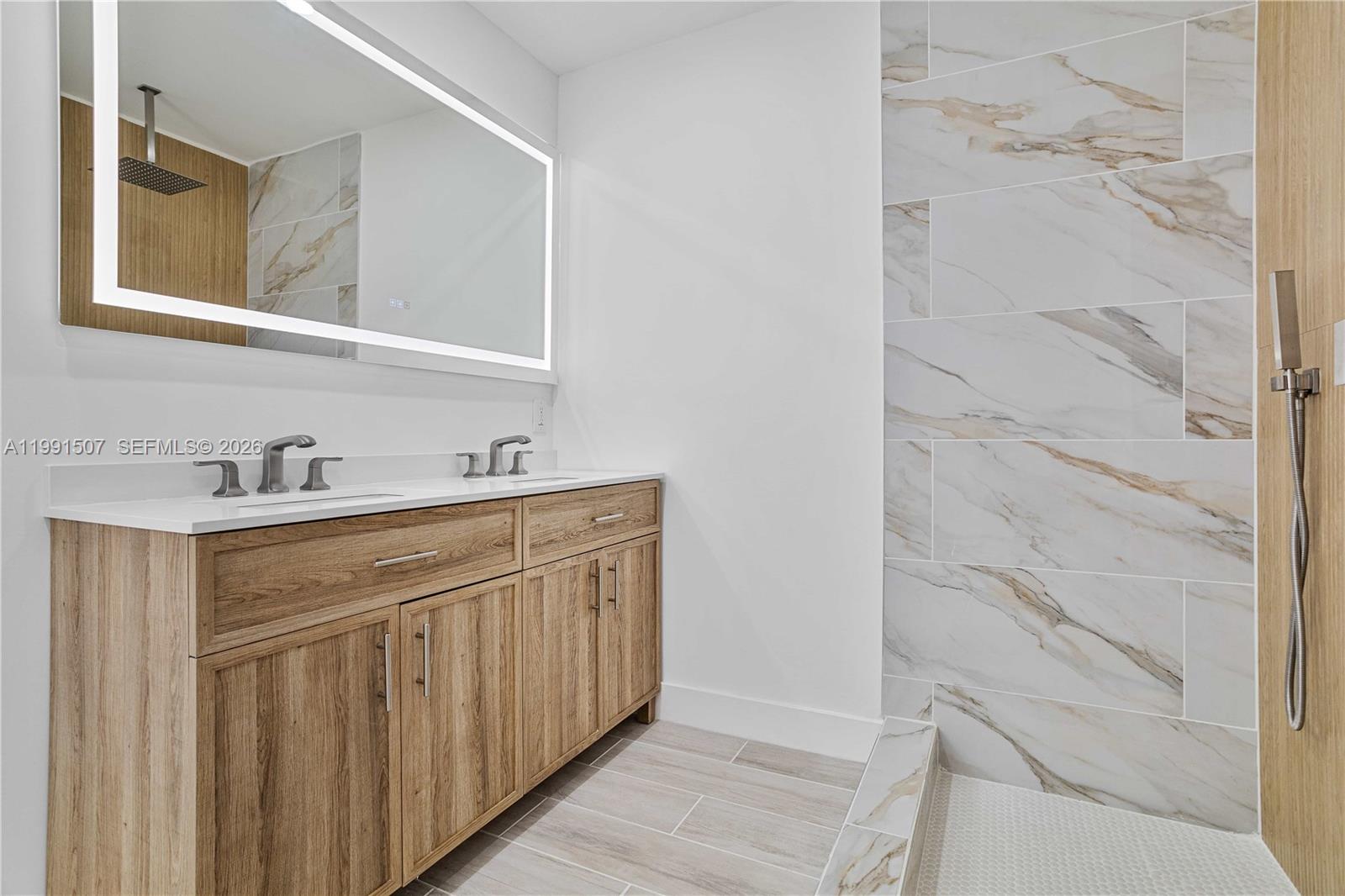 PLAYLAND ISLES - Residential