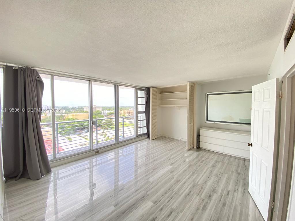 HOME TOWER CONDO - Residential