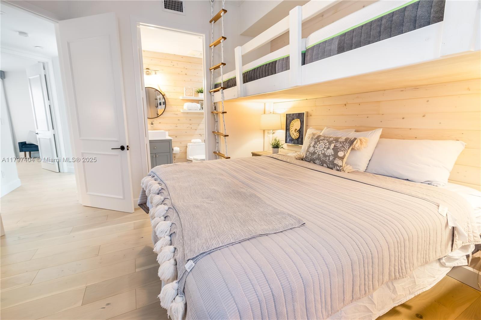 PALMS-TOWNHOUSES CONDO - Residential