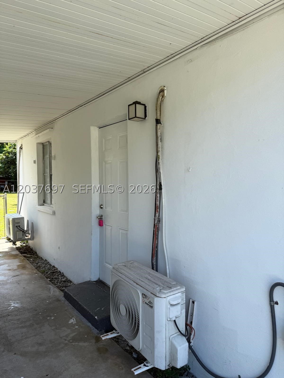 HOLLYWOOD ACRES - Residential Lease