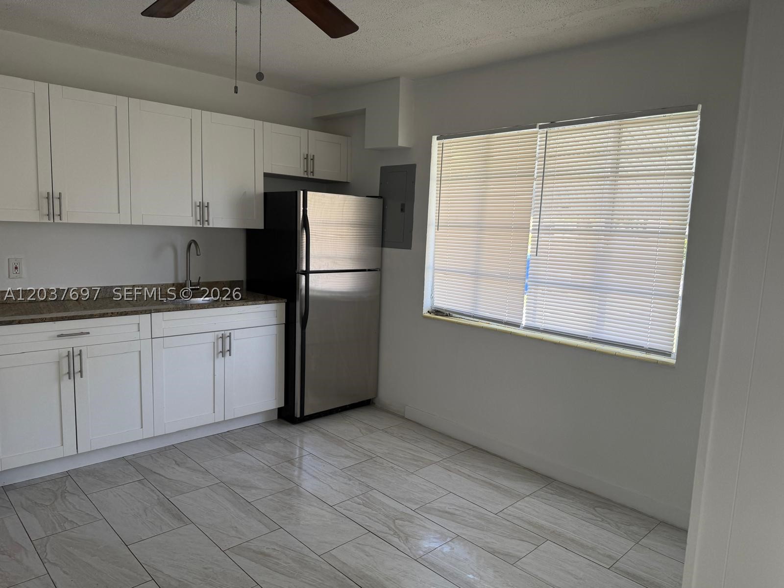 HOLLYWOOD ACRES - Residential Lease