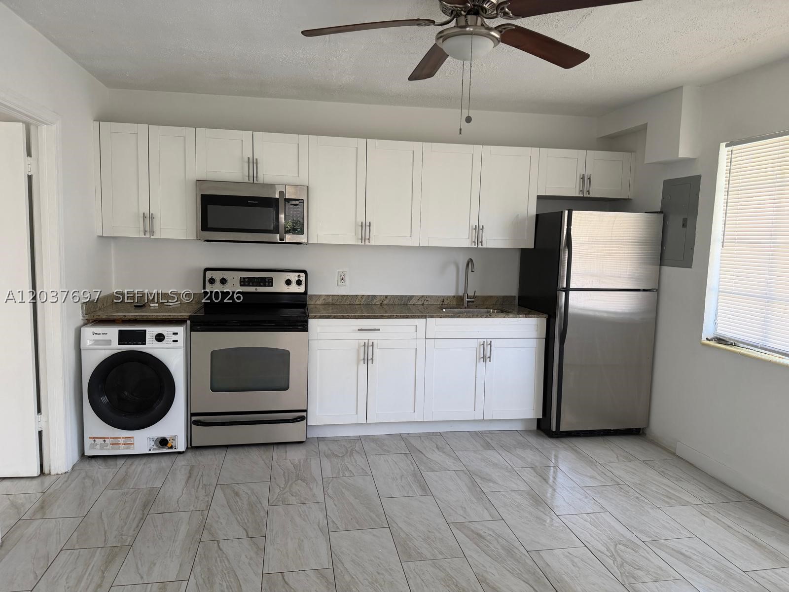 HOLLYWOOD ACRES - Residential Lease