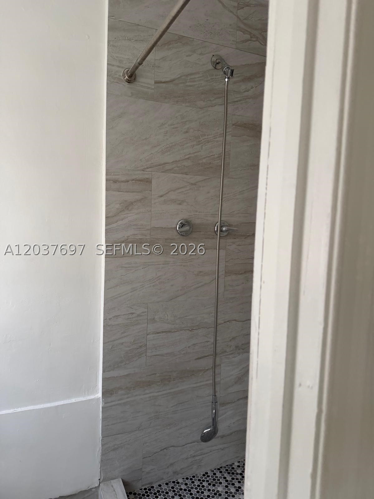 HOLLYWOOD ACRES - Residential Lease