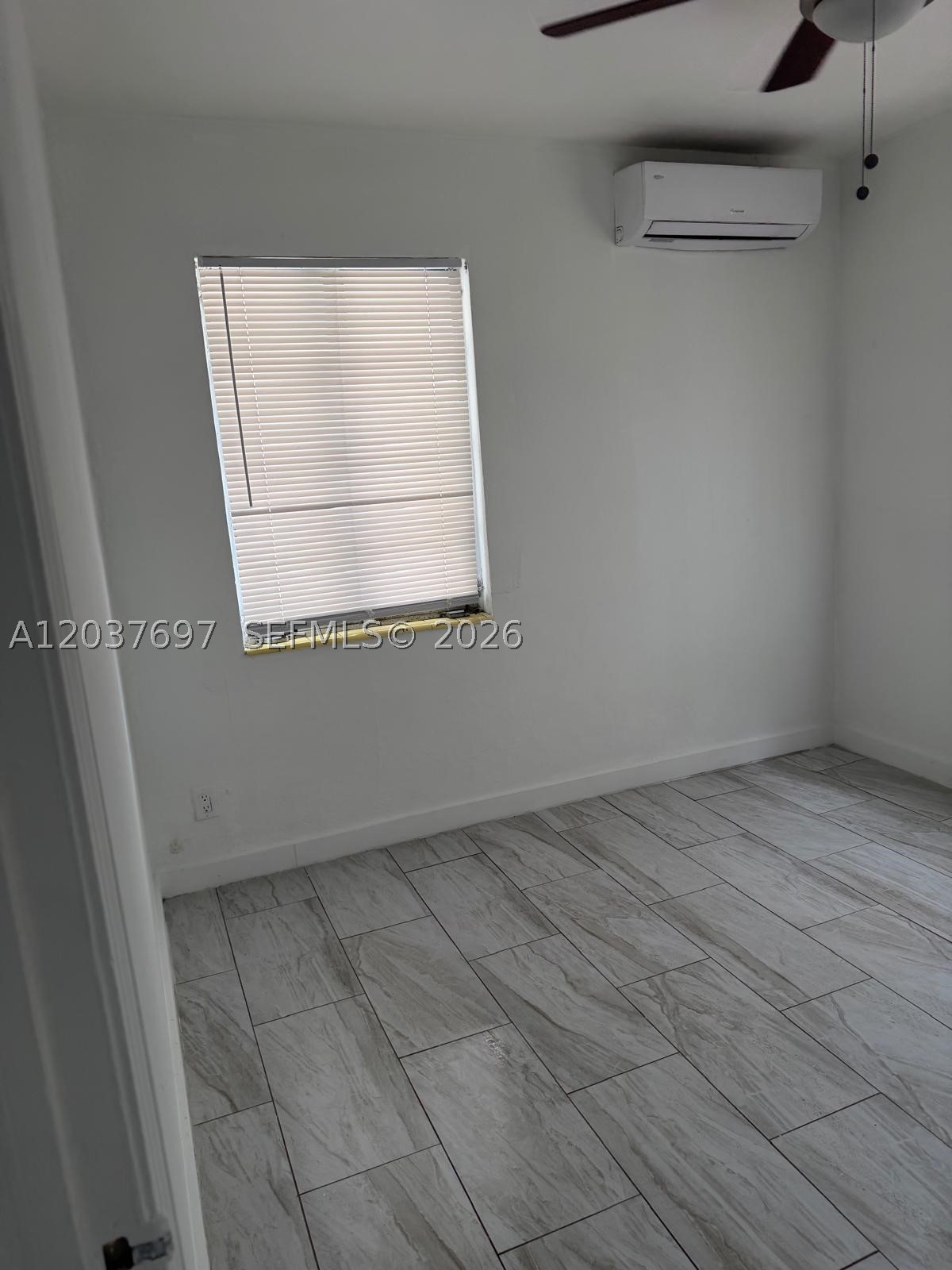 HOLLYWOOD ACRES - Residential Lease