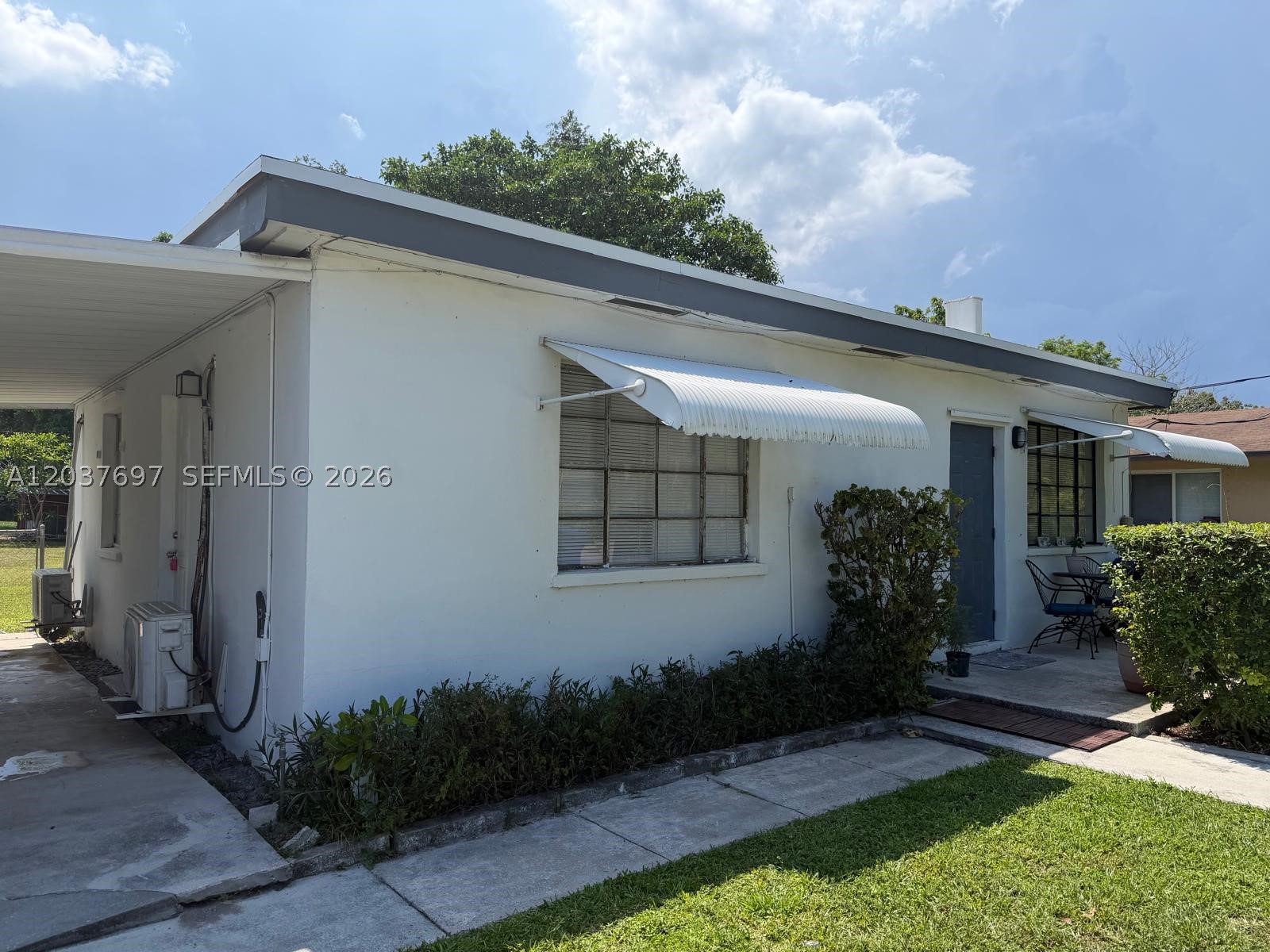 Welcome to this charming 1-bedroom, 1-bath rental in the heart of Hollywood.  Conveniently located near shopping, dining, entertainment, major highways, and just minutes from 95 . Perfect for those seeking a convenient South Florida lifestyle in a desirable location.