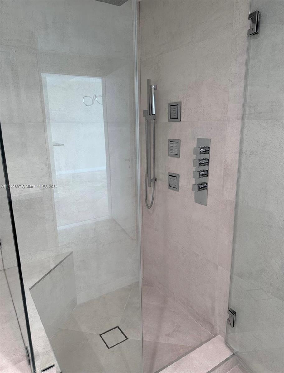 THE BENTLEY BAY CONDO - Residential Lease
