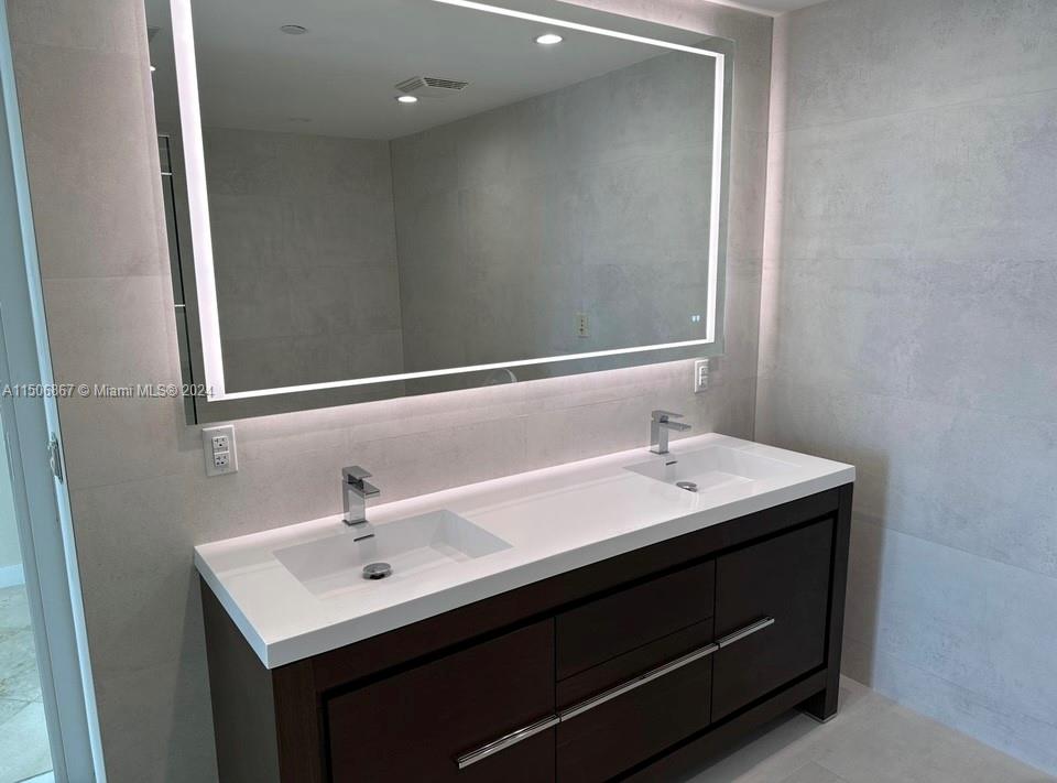THE BENTLEY BAY CONDO - Residential Lease