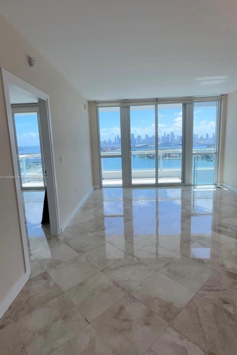 THE BENTLEY BAY CONDO - Residential Lease