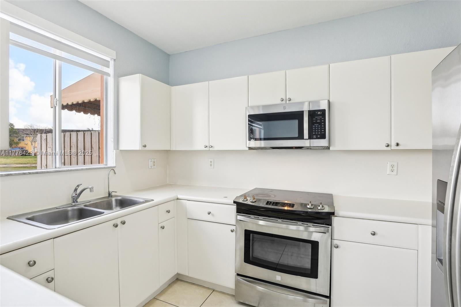 SHOMA TOWNHOMES AT KEYSCO - Residential Lease