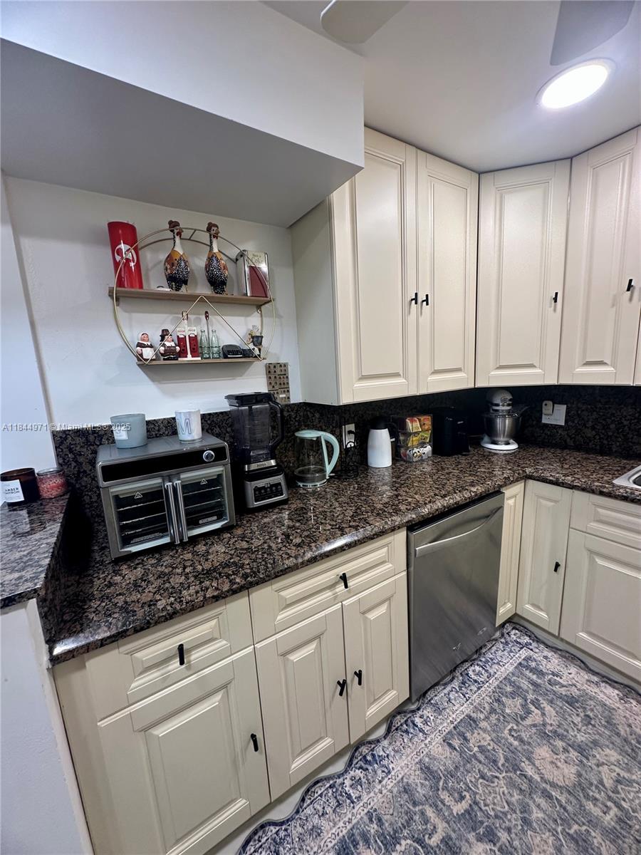 VISTA GARDENS I CONDO - Residential