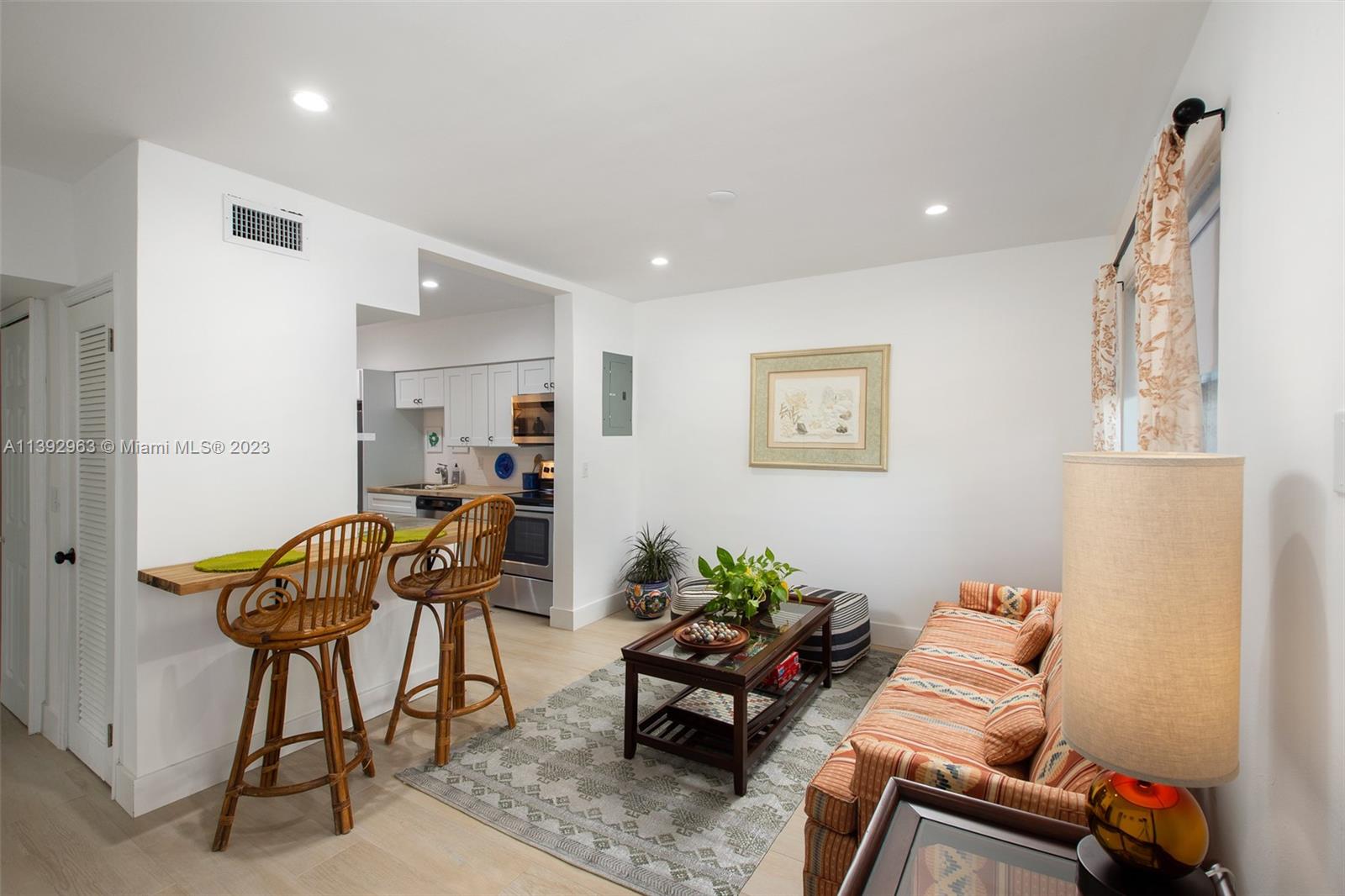 BAY HARBOR ISLAND - Residential Income