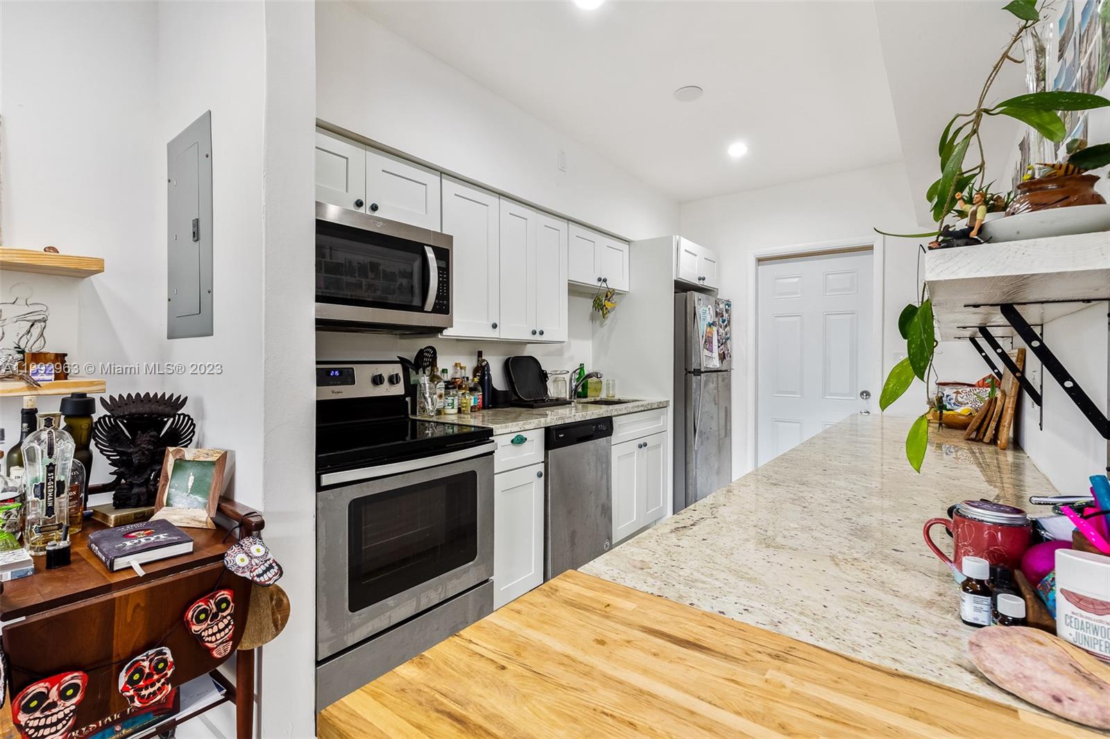 BAY HARBOR ISLAND - Residential Income