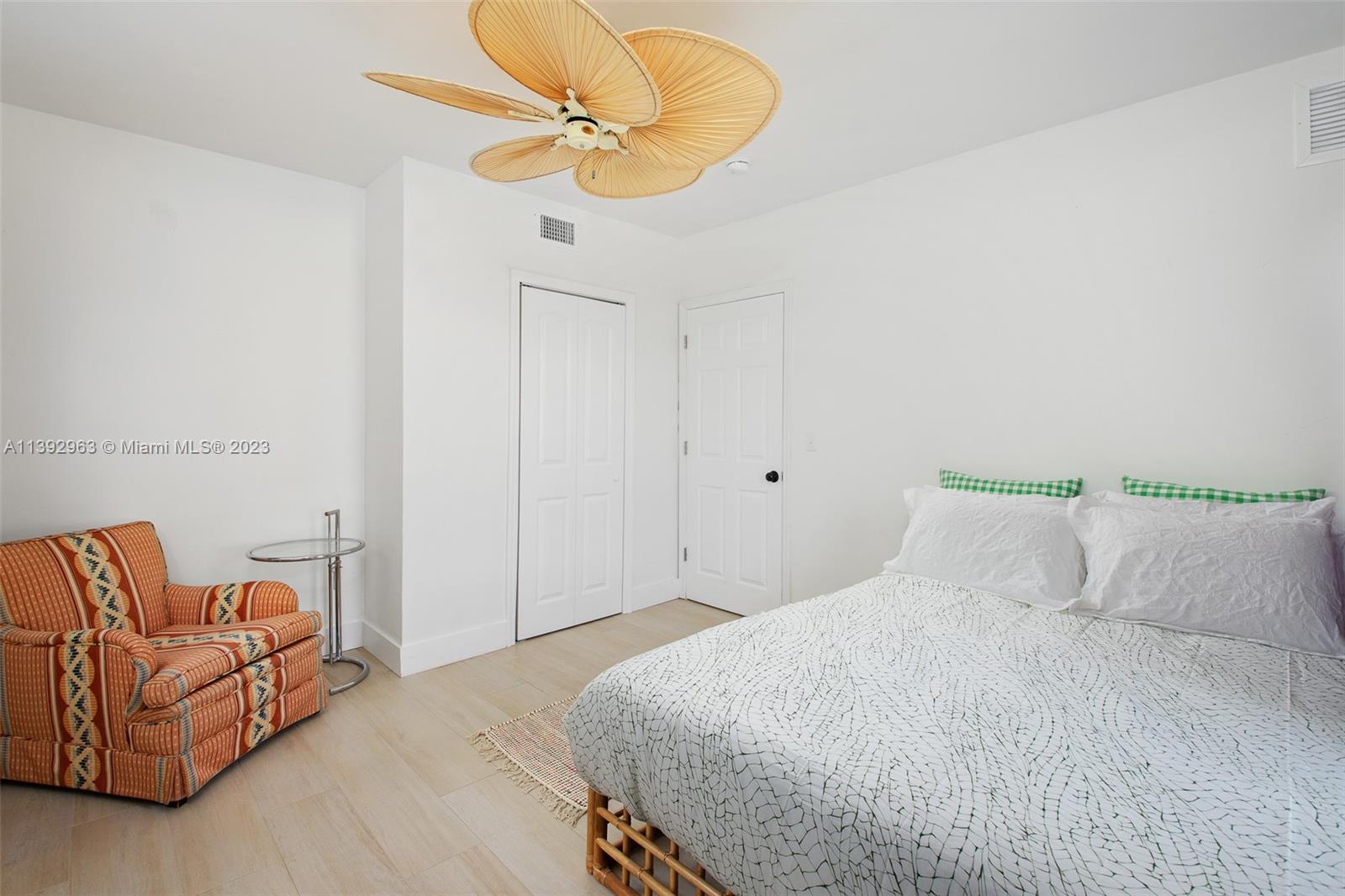 BAY HARBOR ISLAND - Residential Income