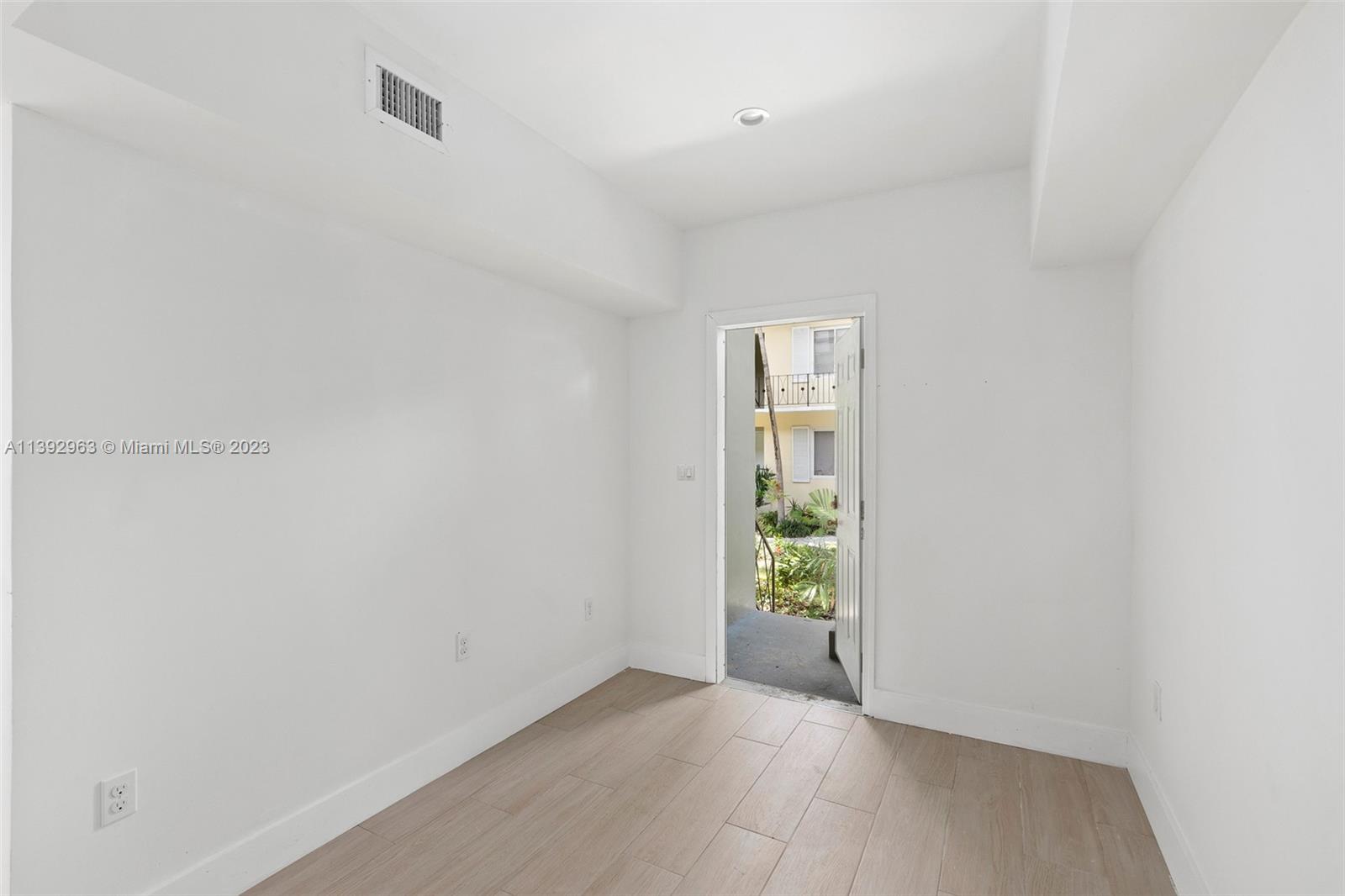 BAY HARBOR ISLAND - Residential Income