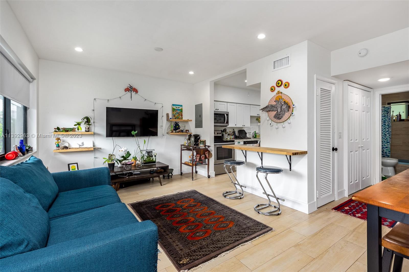 BAY HARBOR ISLAND - Residential Income