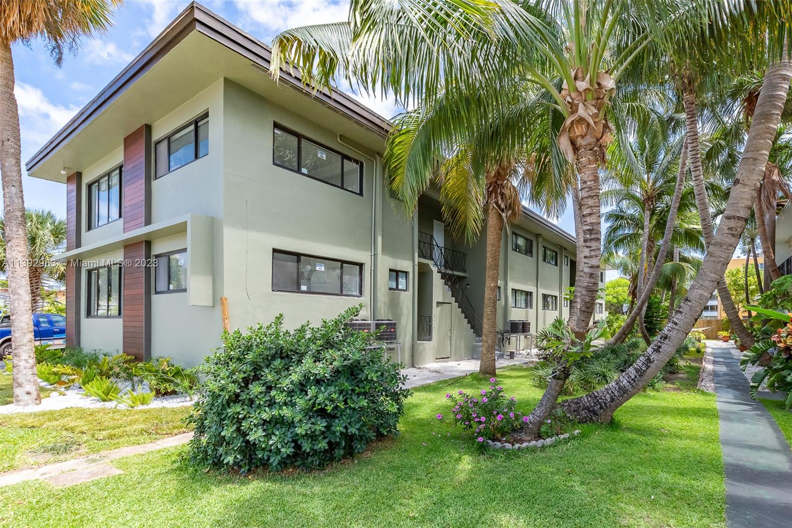 BAY HARBOR ISLAND - Residential Income
