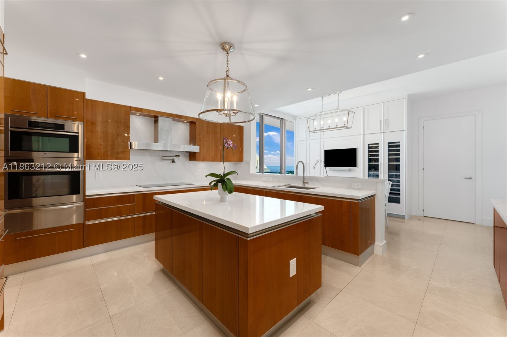 GROVENOR HOUSE CONDO - Residential