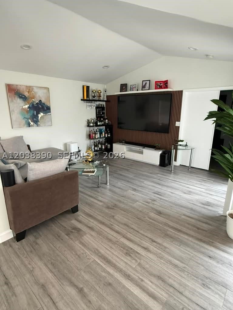 ROYAL GLEN - Residential Lease