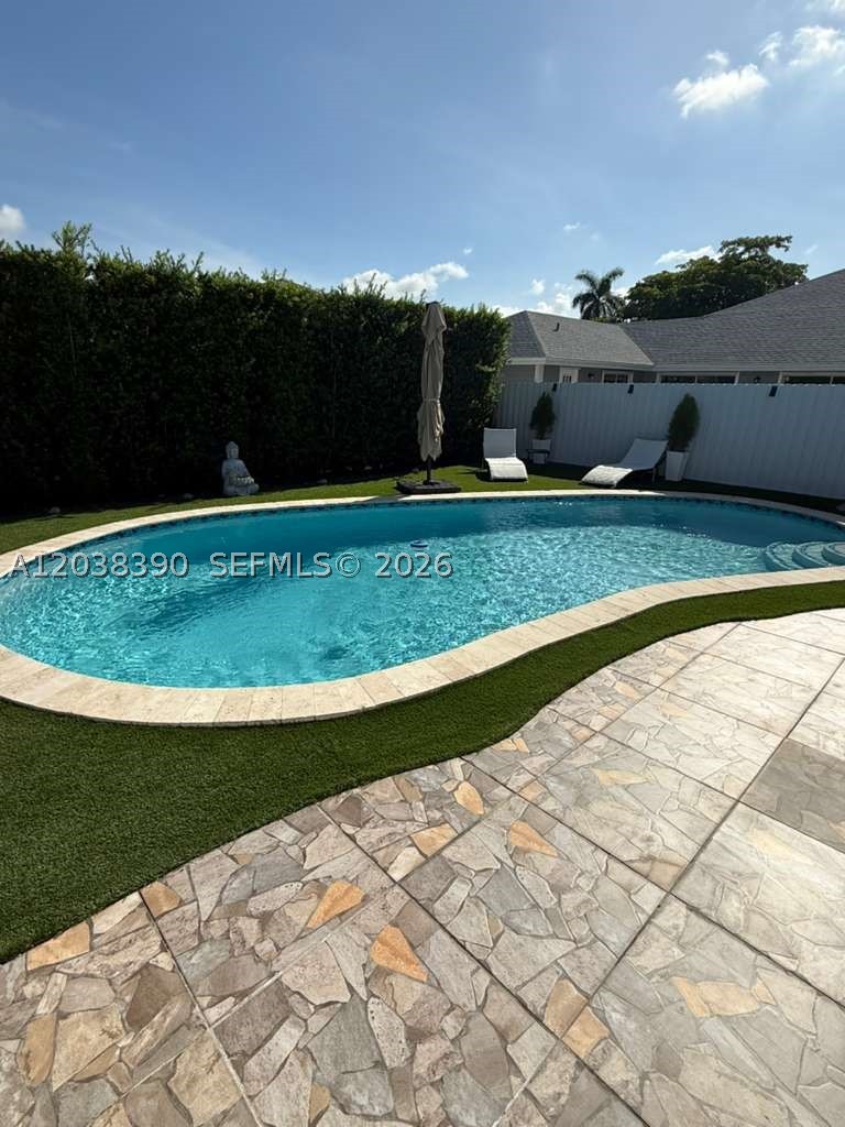 ROYAL GLEN - Residential Lease