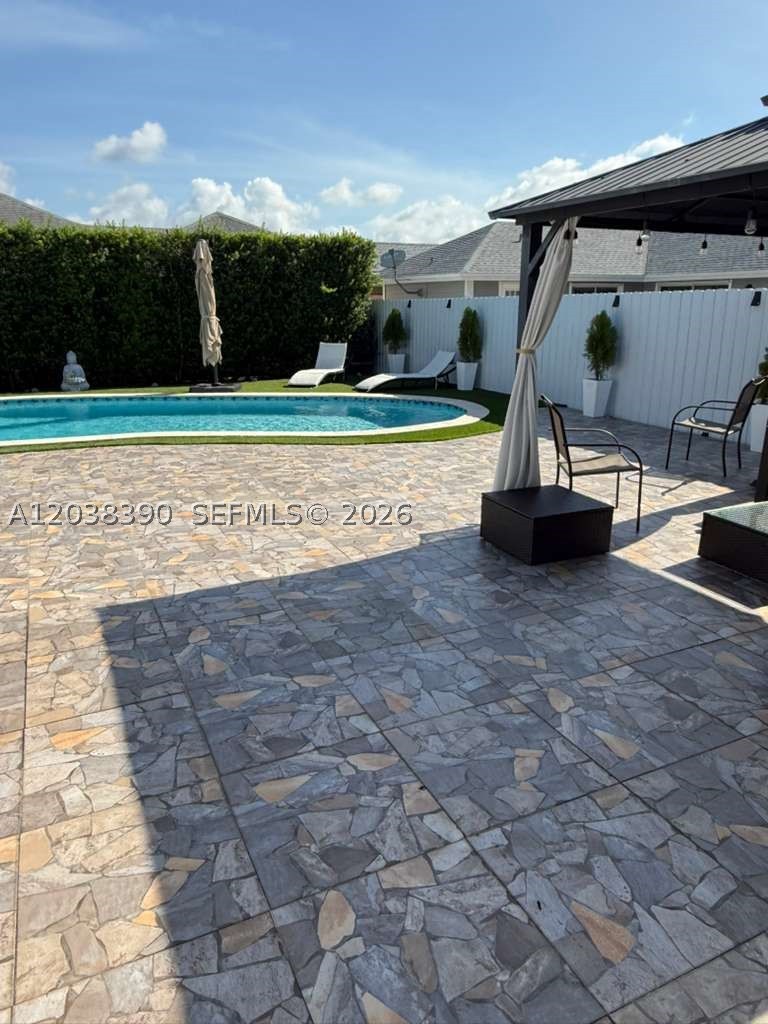 ROYAL GLEN - Residential Lease
