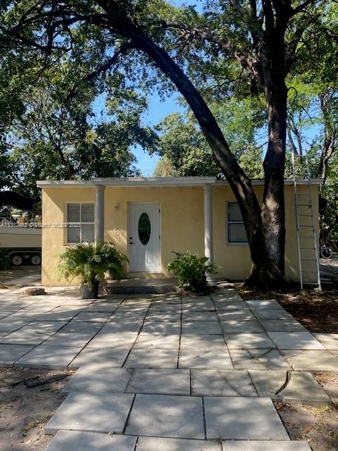 Great opportunity to own this remodeled 2/1 house sitting in a 7,600 sf corner lot!! New a/c units, appliances, flat roof on the back terrace and huge fence with two gates! Mango trees all around offering shades and freshness, with room for a pool and to park a boat! 
Very good location!! Send your best offer together with the DU.