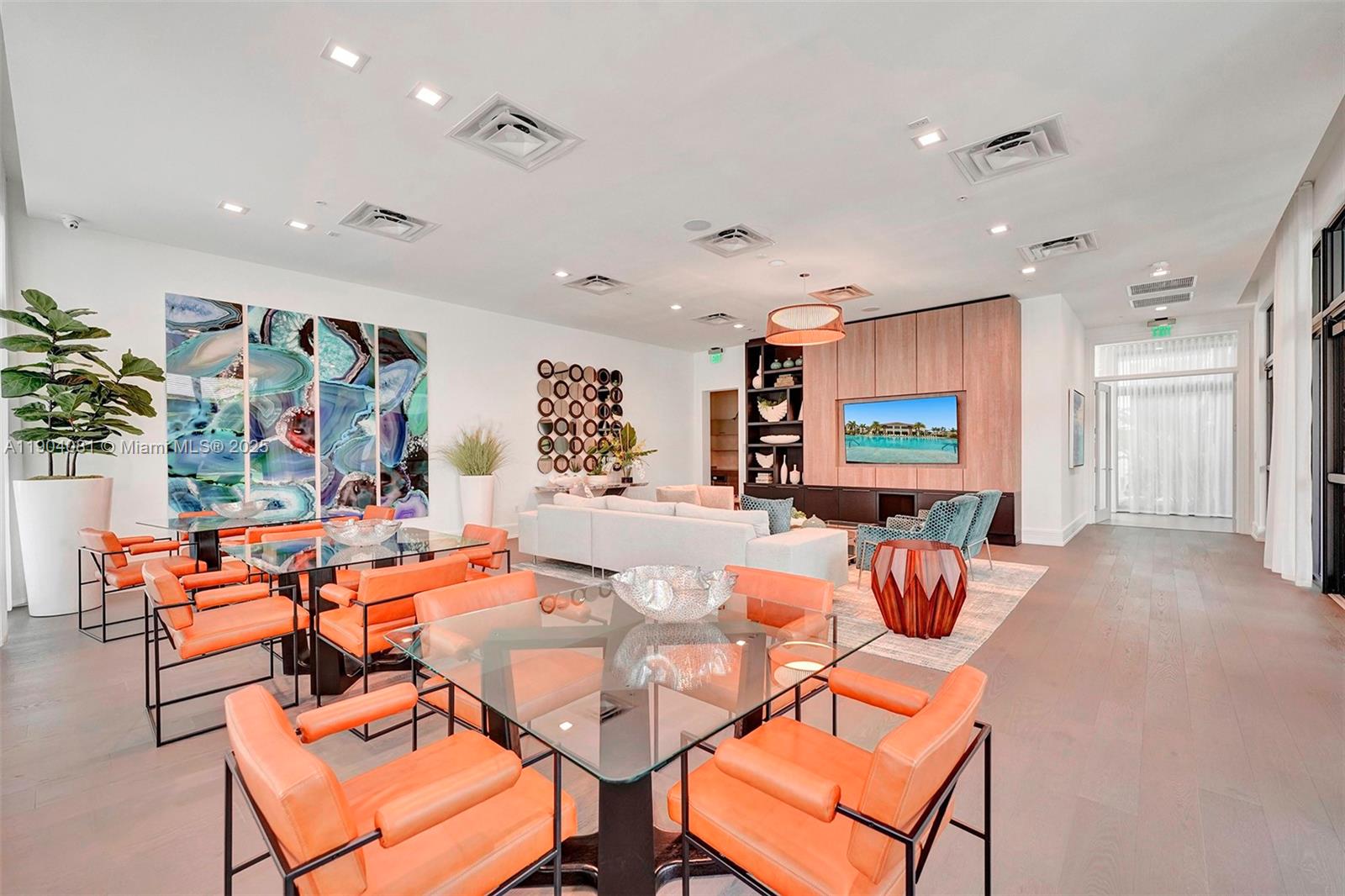 DOWNTOWN DORAL SOUTH PHAS - Residential