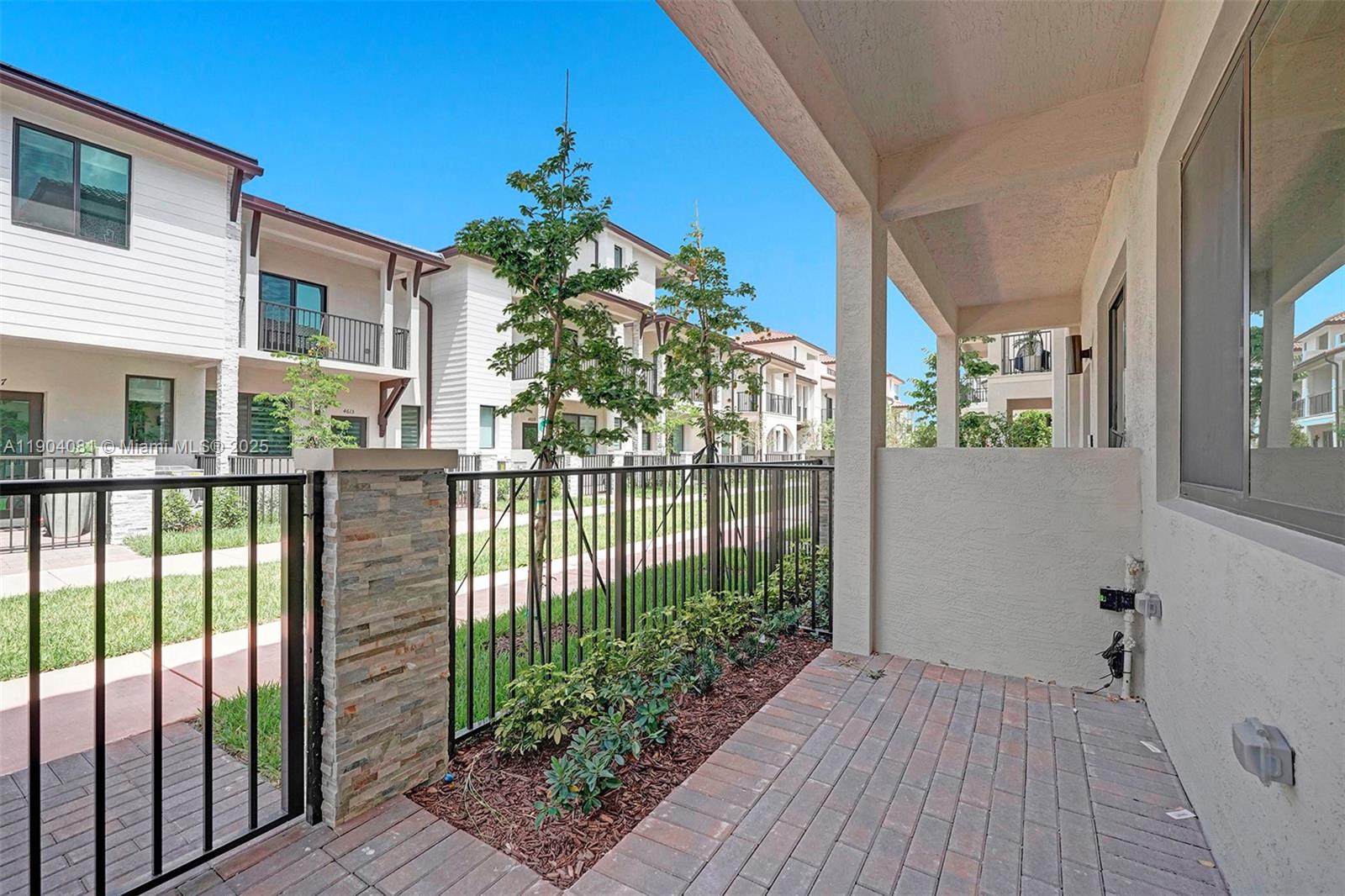 DOWNTOWN DORAL SOUTH PHAS - Residential