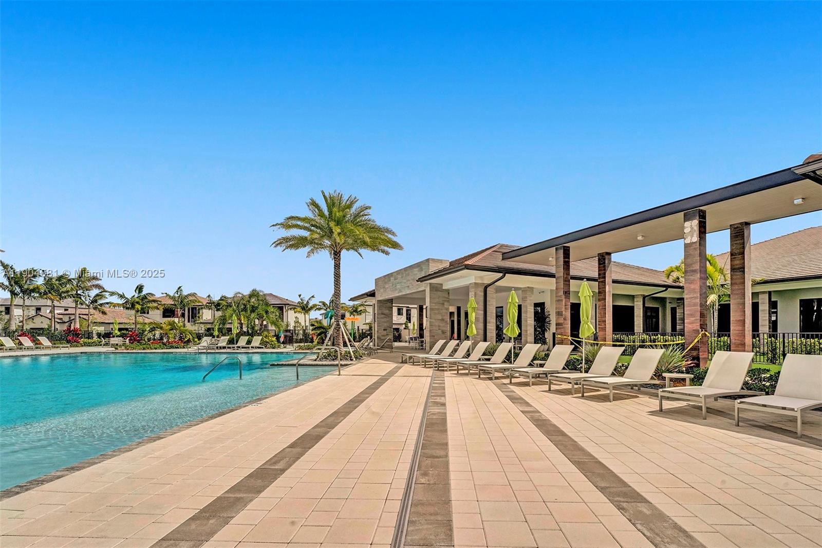 DOWNTOWN DORAL SOUTH PHAS - Residential