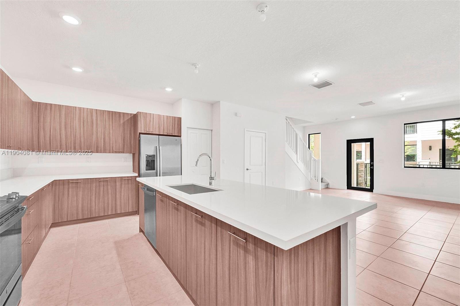 DOWNTOWN DORAL SOUTH PHAS - Residential