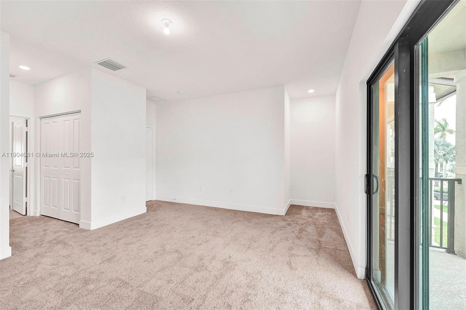 DOWNTOWN DORAL SOUTH PHAS - Residential