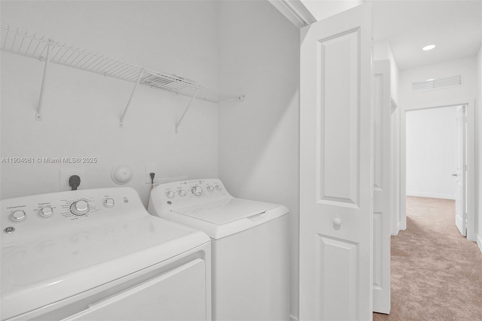 DOWNTOWN DORAL SOUTH PHAS - Residential