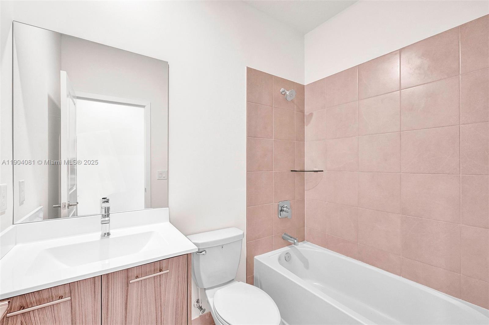 DOWNTOWN DORAL SOUTH PHAS - Residential